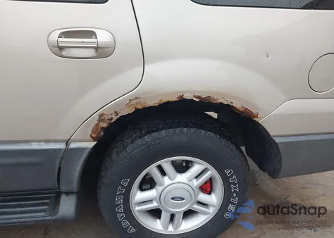 2005 Ford Expedition Nbx/Xlt z USA, uszkodzony, nr VIN 1FMPU165X5LB08977